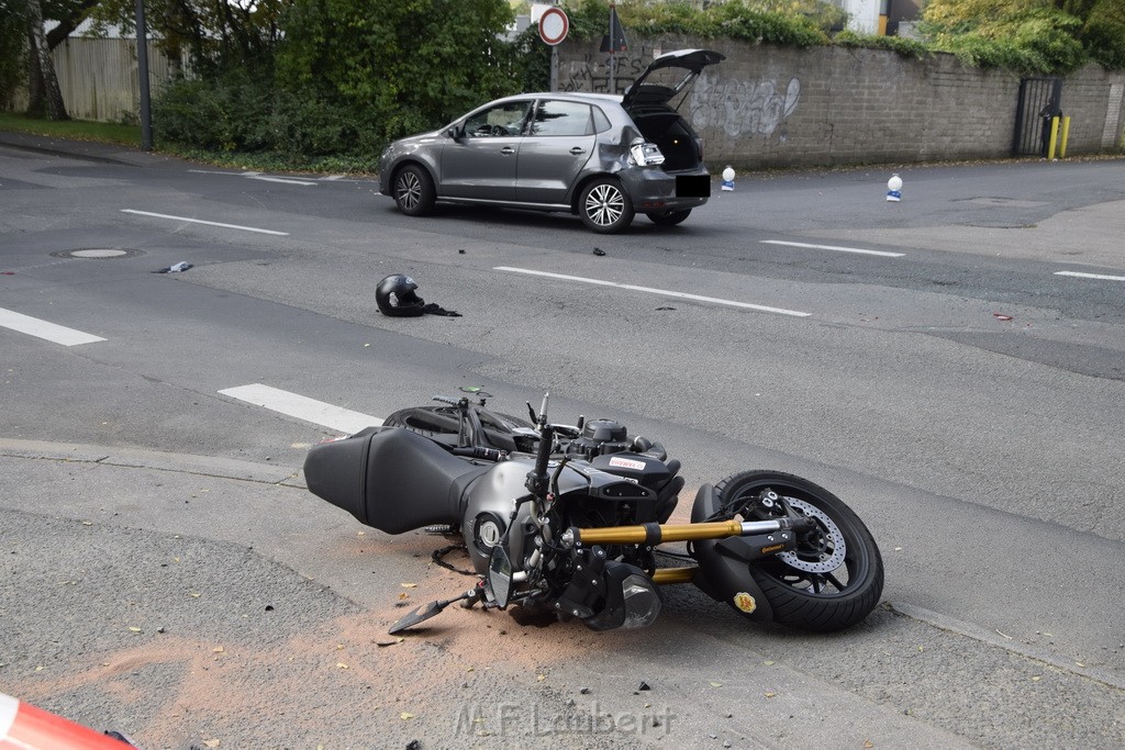 Schwerer Krad PKW Unfall Koeln Muelheim Am Springborn Cottbuserstr P005.JPG - Miklos Laubert